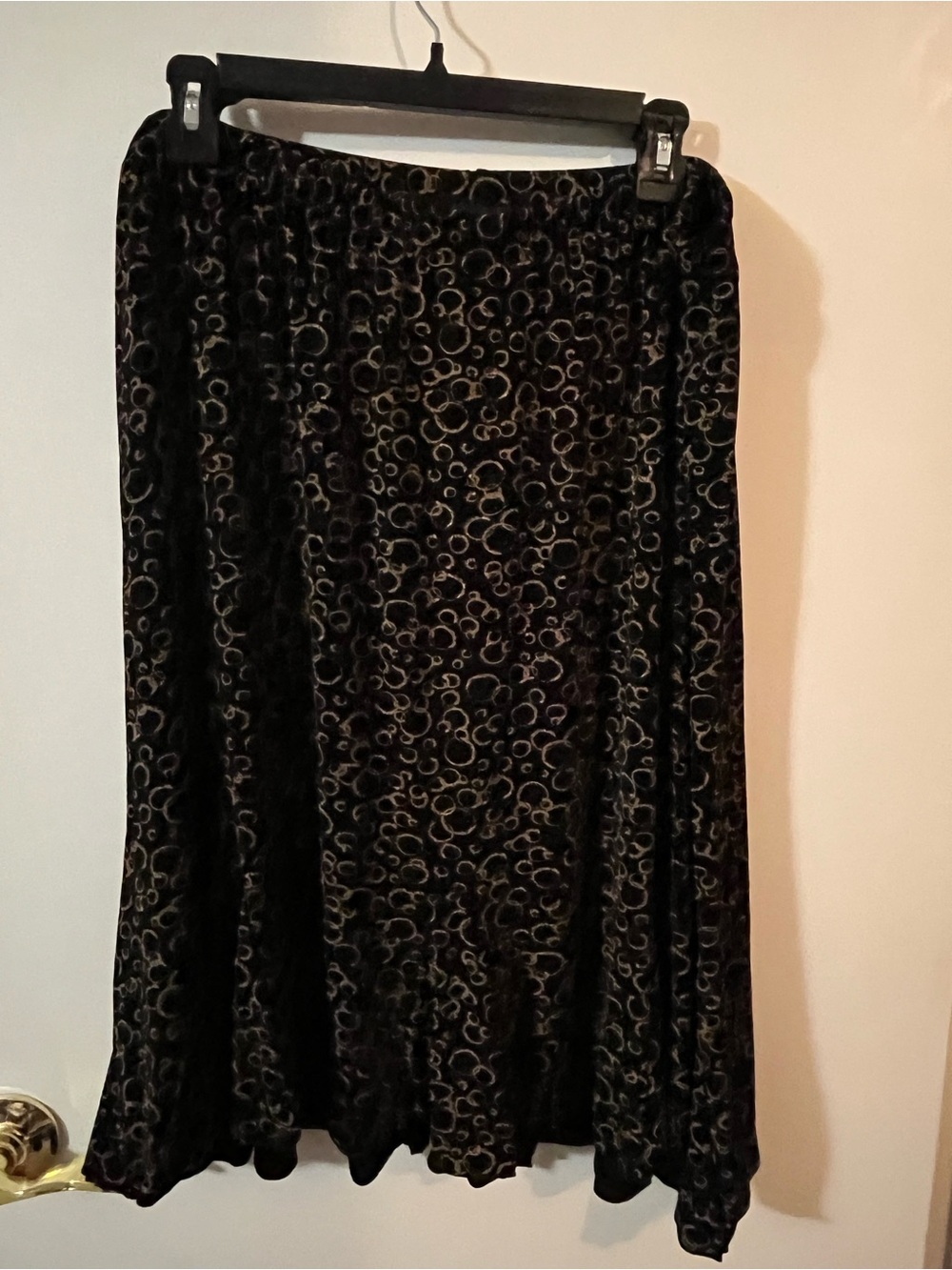 Citiknit gold Black Patterned Velvet Midi Skirt - Women 2X